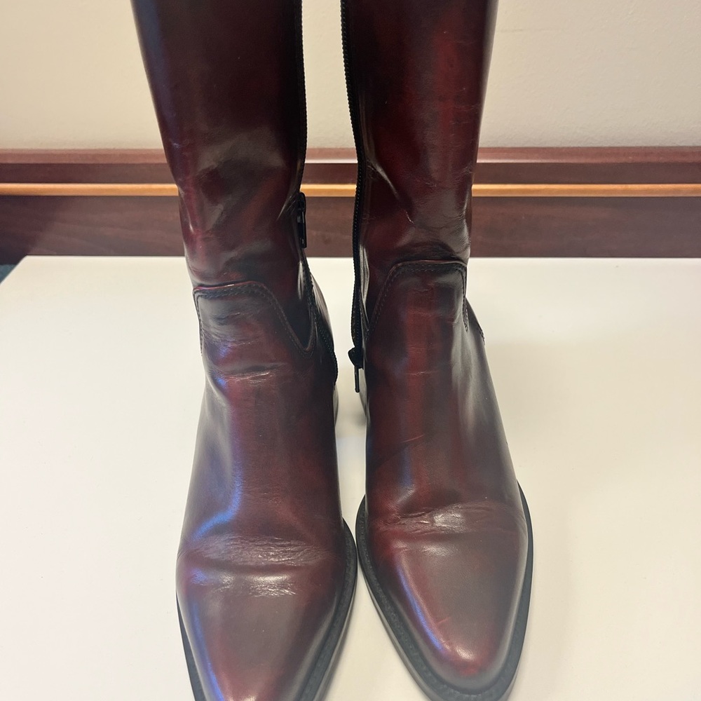 Amanda Smith Brown Heeled Boots with Streamlined Silhouette